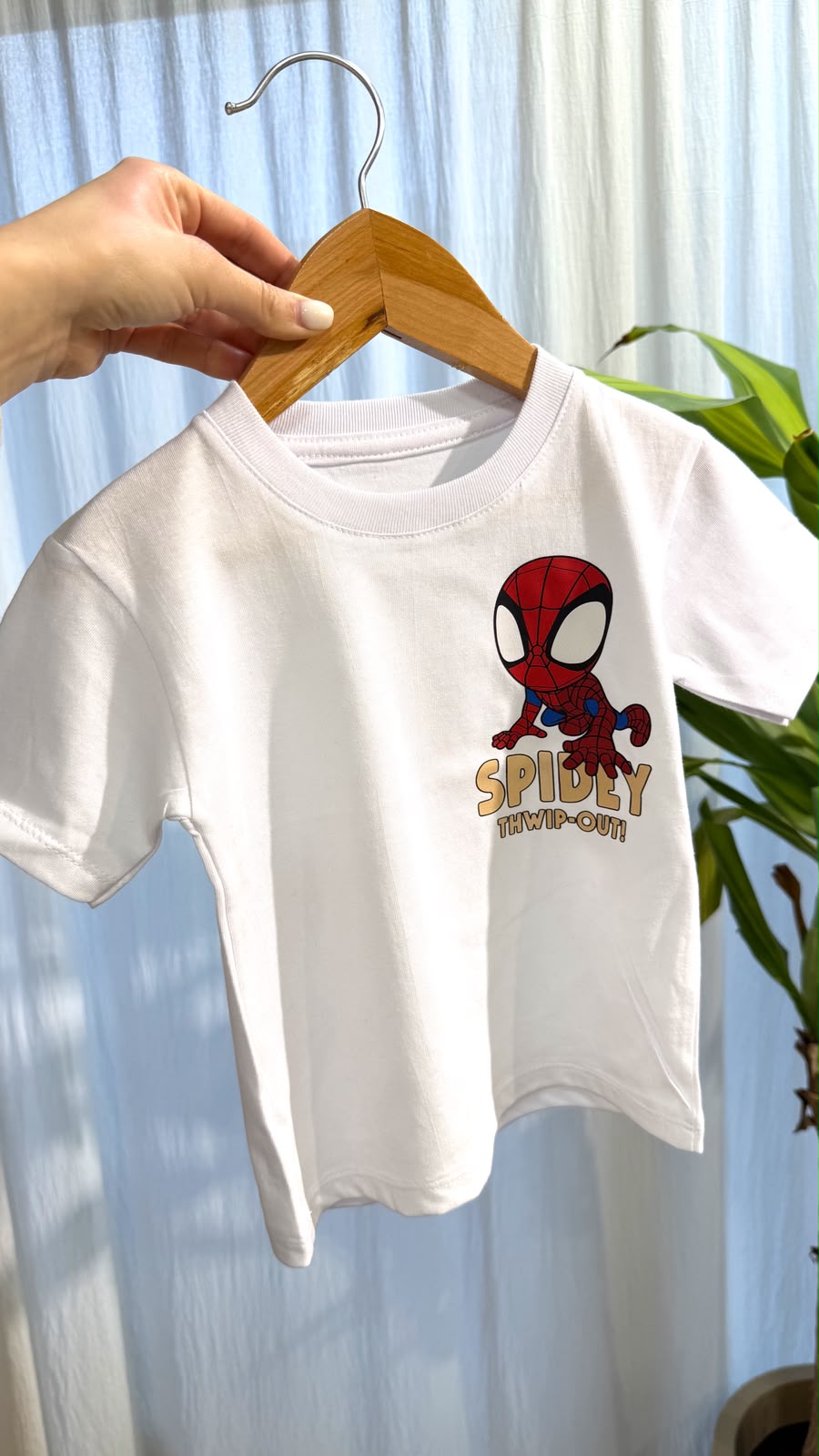 REMERA OVERSIZE SPIDEY BLANCA